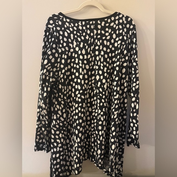 Chico's Black and White Patterned Top - Picture 4 of 4